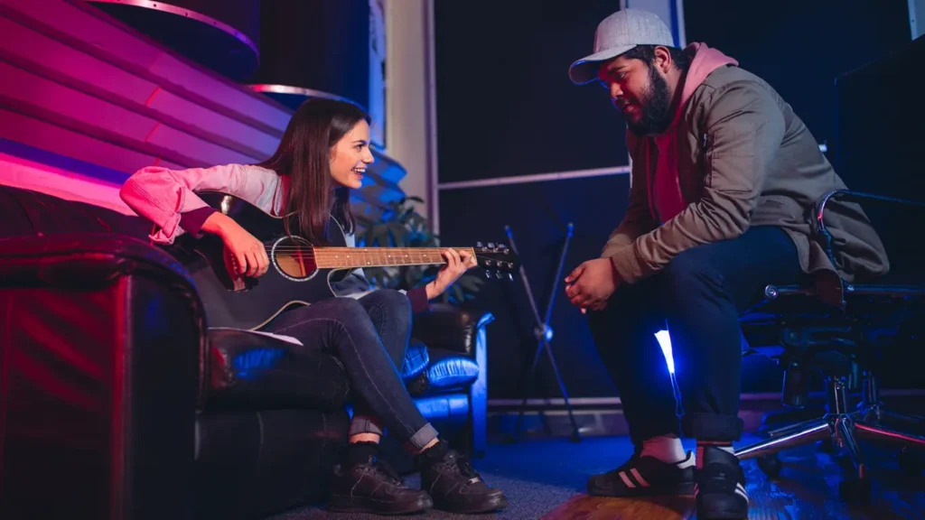 Casal de músicos tocando música